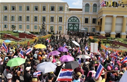 Người biểu tình Thái Lan xông vào trụ sở quân đội